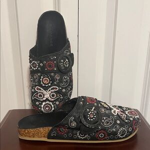 Rampage RARE Y2K Beaded Embellished Embroidered Women's Clogs Mules Shoes 7